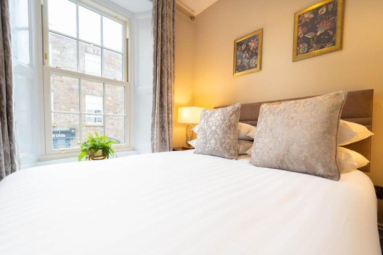 Adams Townhouse Bed & Breakfast ดิงเกิล ภายนอก รูปภาพ